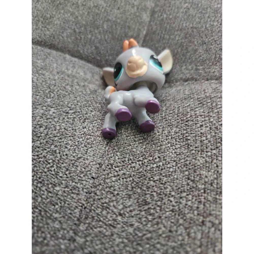 Authentic Littlest Pet Shop LPS #2389 Gray Goat Purple Hooves Orange Horns